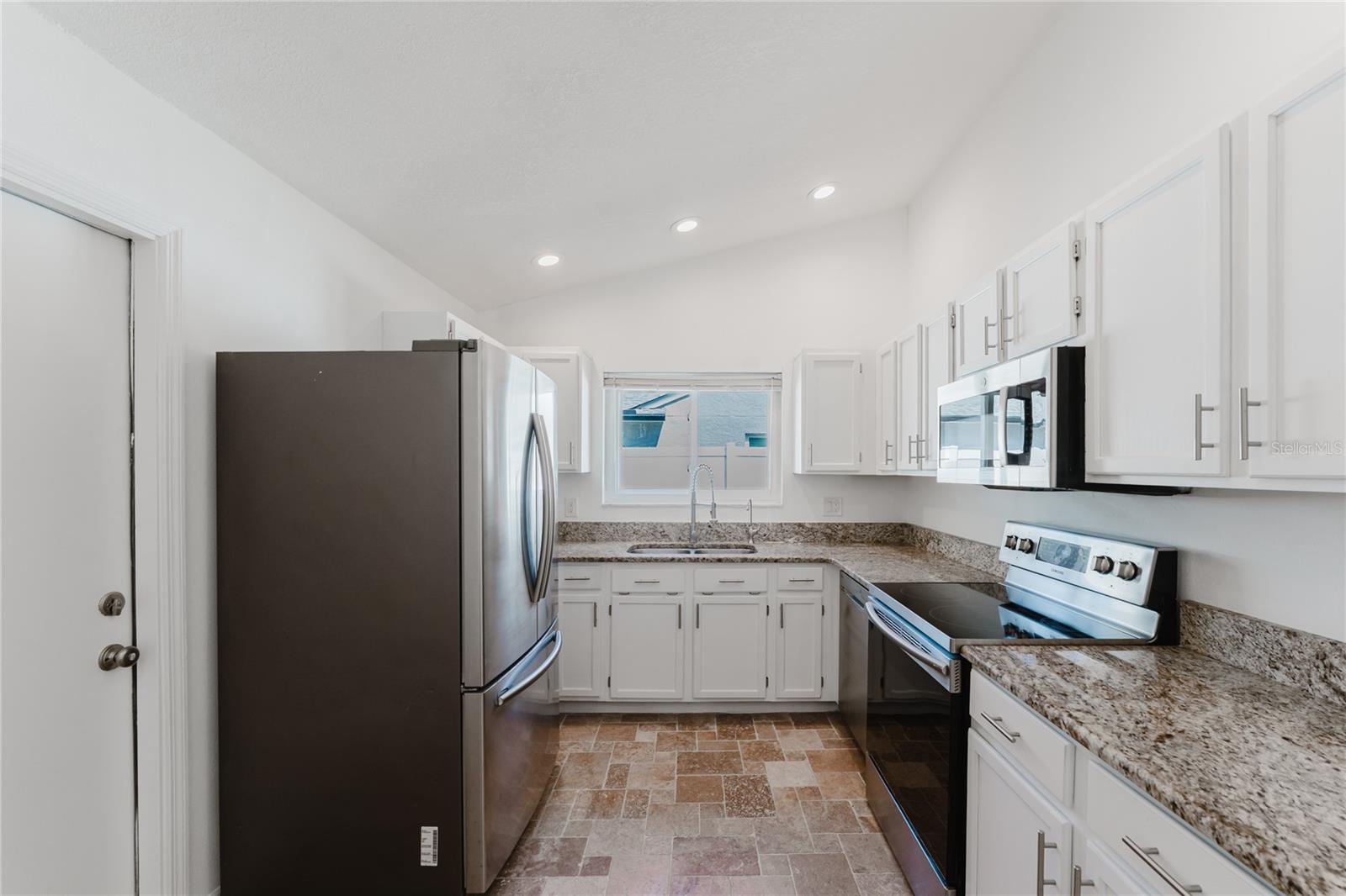 3033 S Horizon Pl Property Photo 12