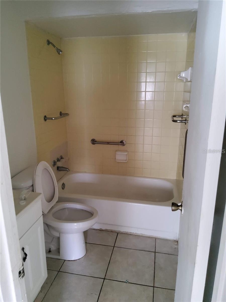 103 W Bay St Property Photo