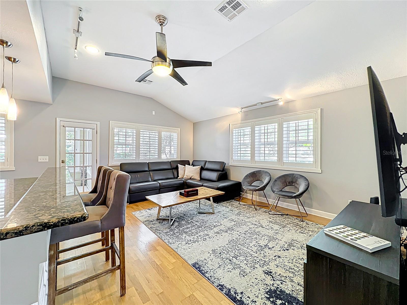 1122 Vassar St Property Photo 9