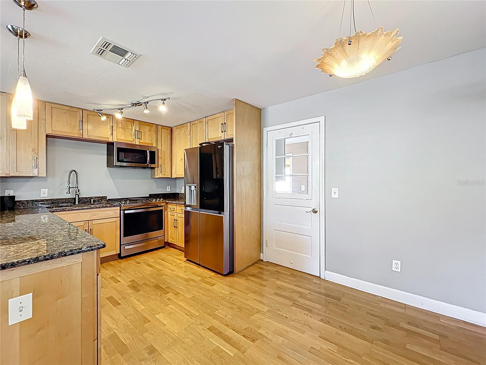 1122 Vassar St Property Photo 15