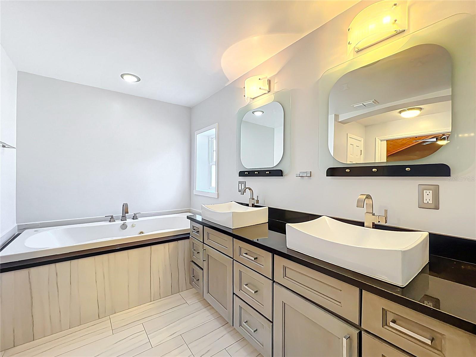 1122 Vassar St Property Photo 33