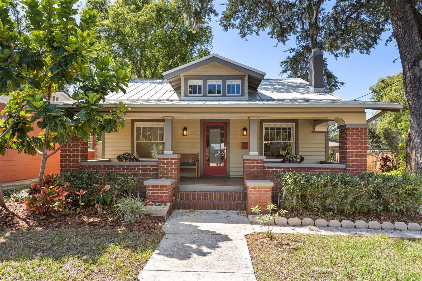 210 E Kaley St Property Photo
