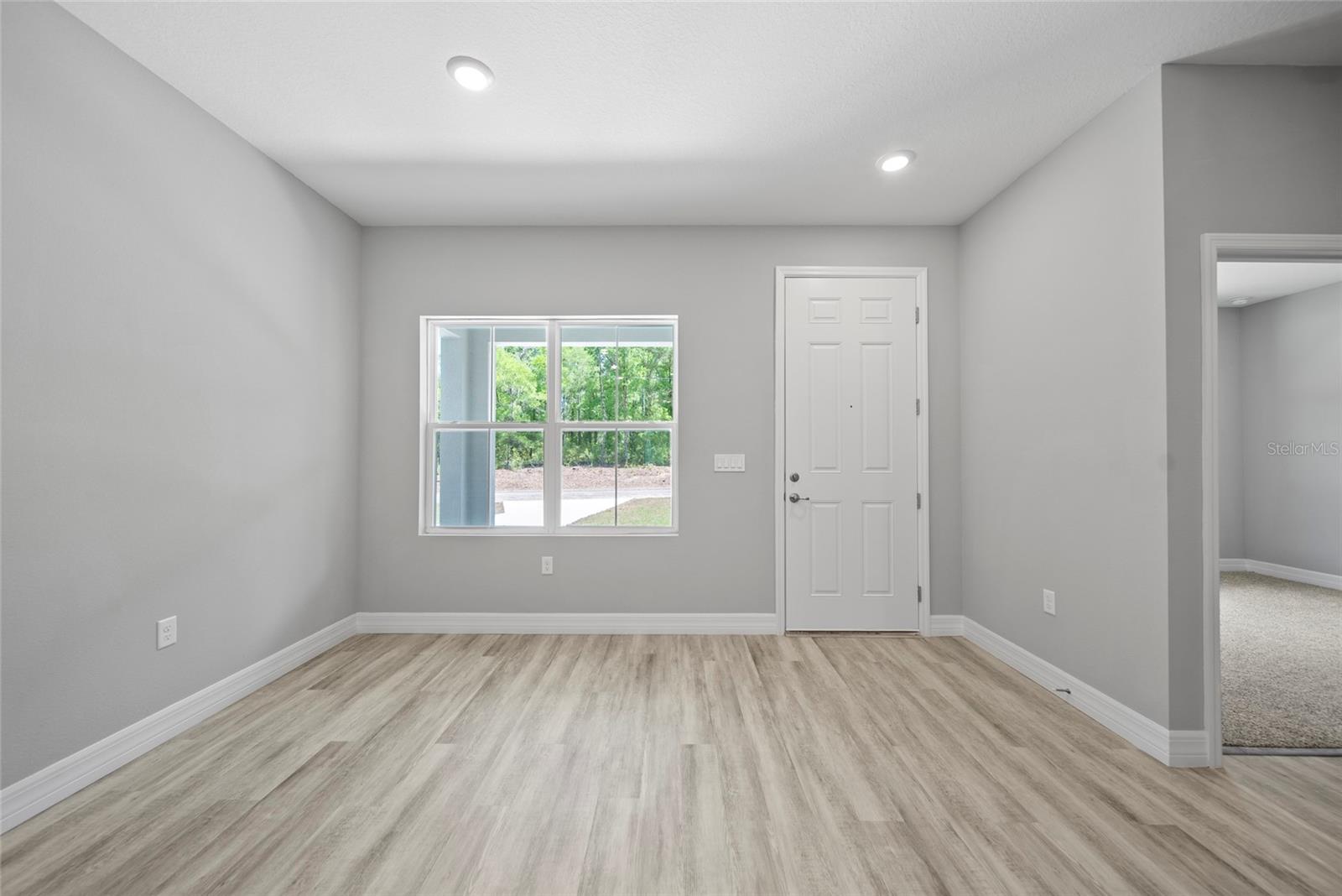 241 E Reel Loop Property Photo 2