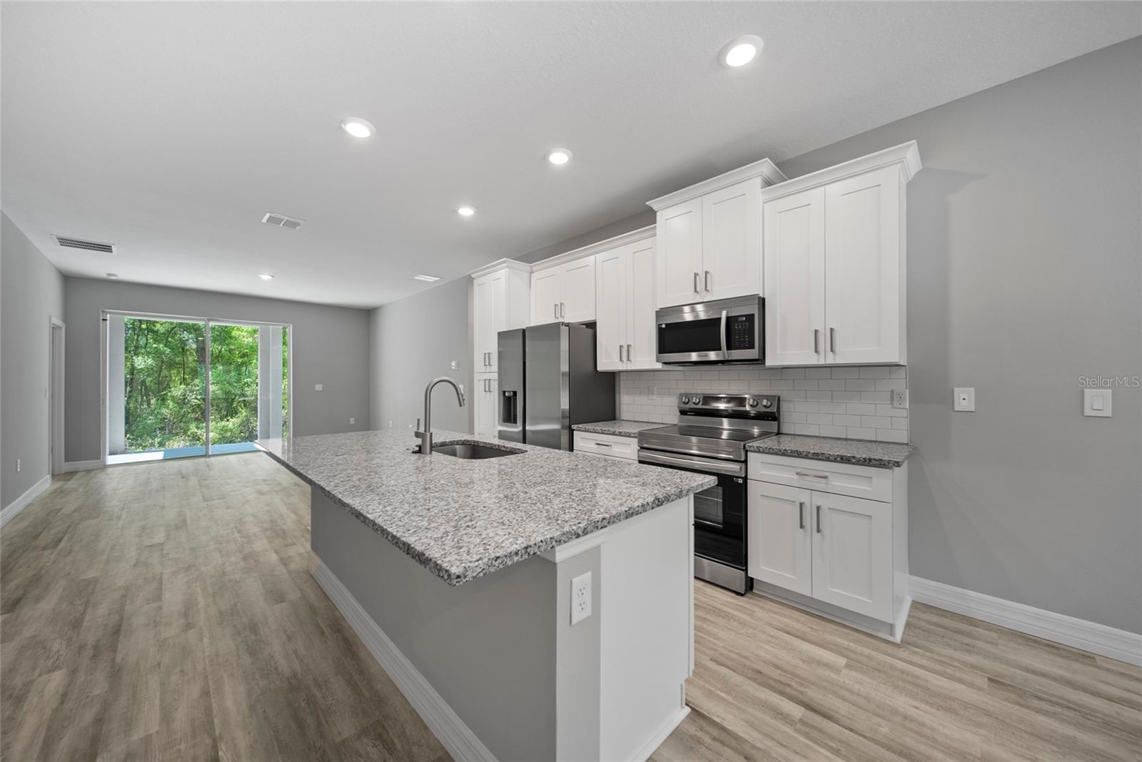 241 E Reel Loop Property Photo 3