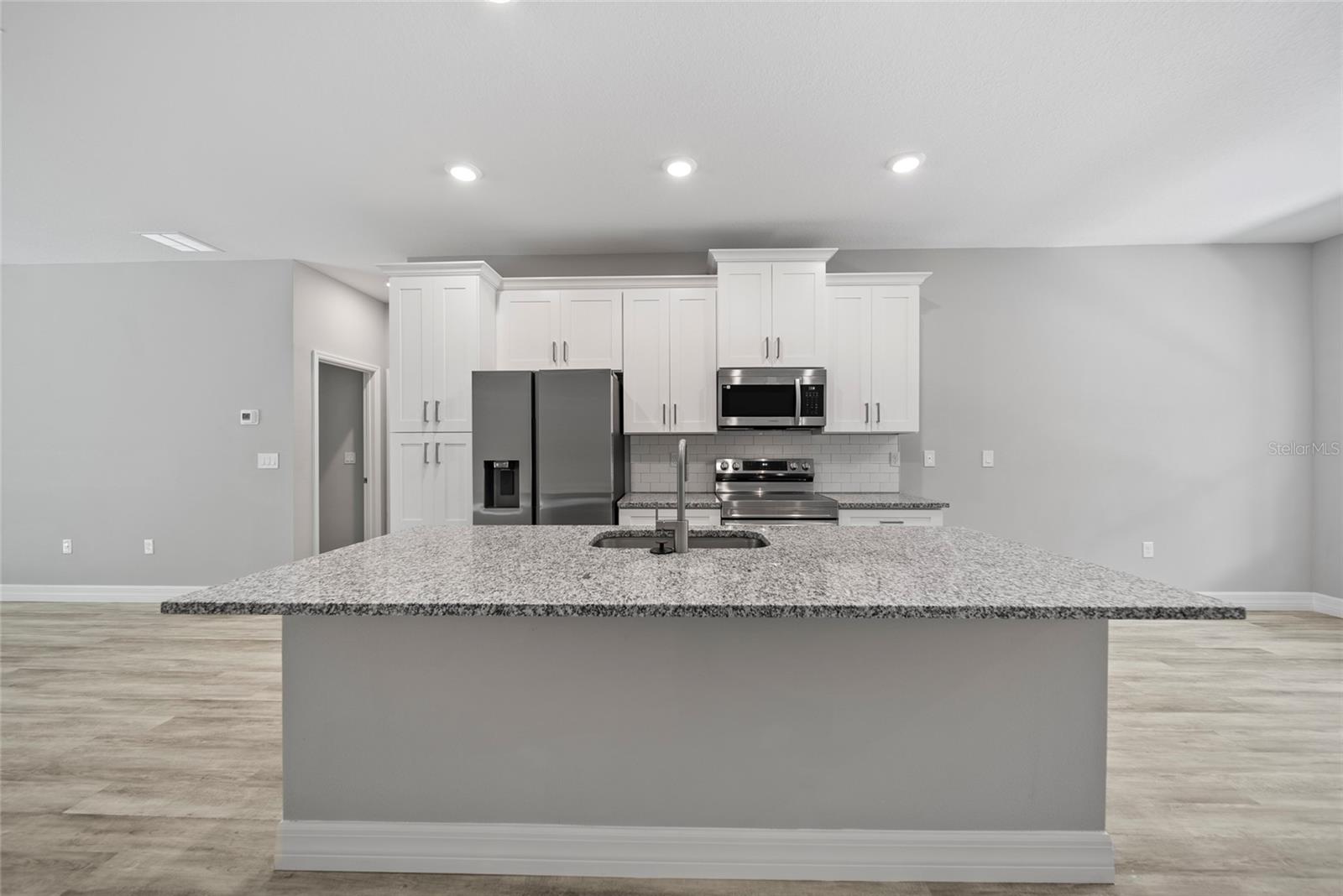 241 E Reel Loop Property Photo 4