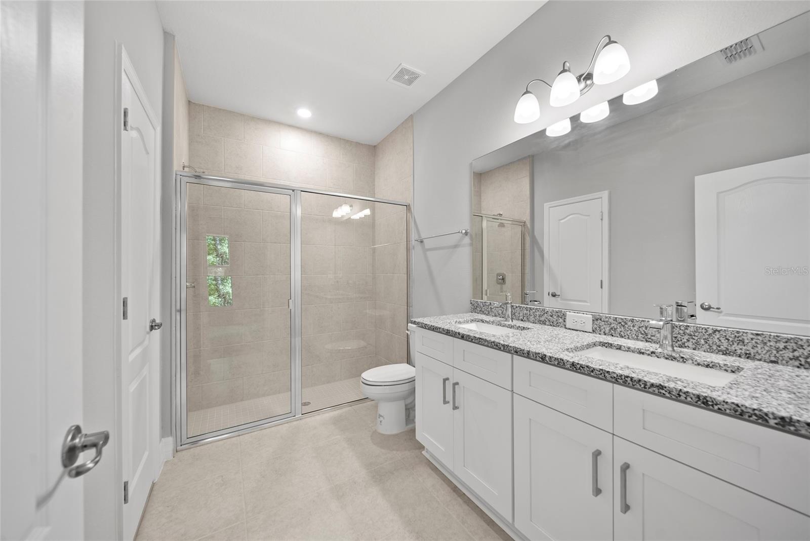 241 E Reel Loop Property Photo 8