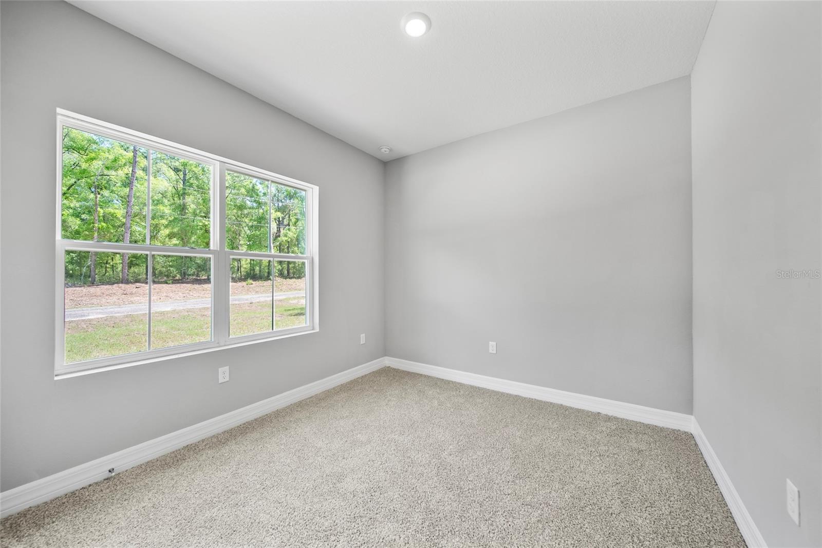 241 E Reel Loop Property Photo 9