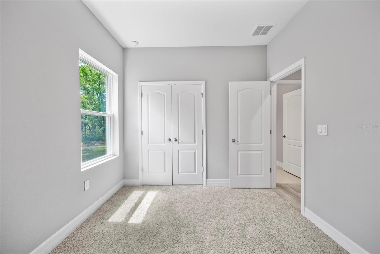 241 E Reel Loop Property Photo 10