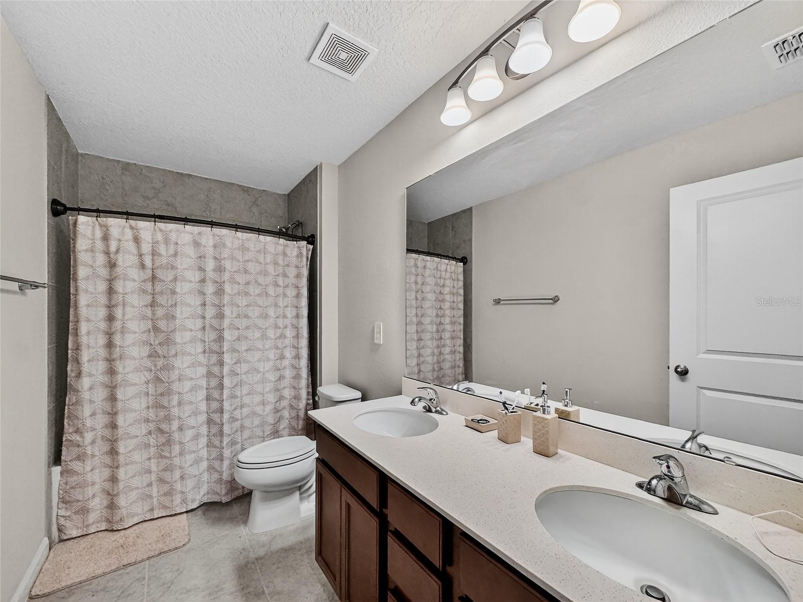 3725 Blue Mountain Way Property Photo 12