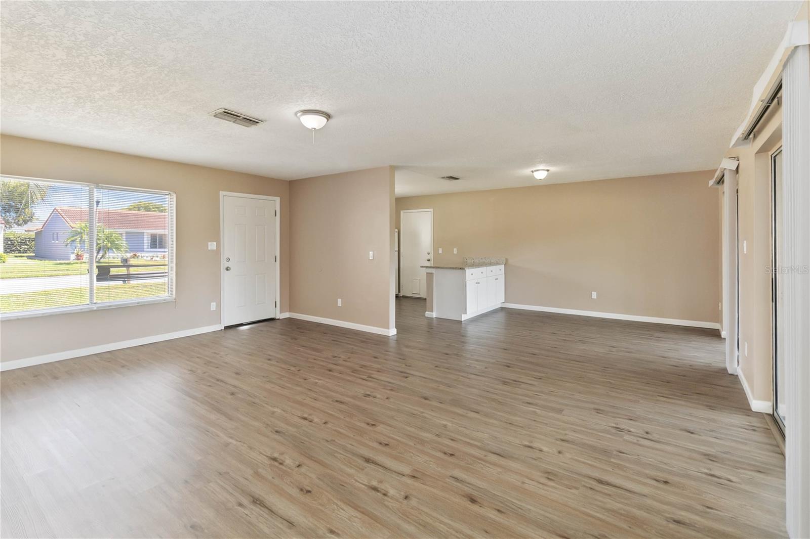 10665 Whitman Cir Property Photo 5