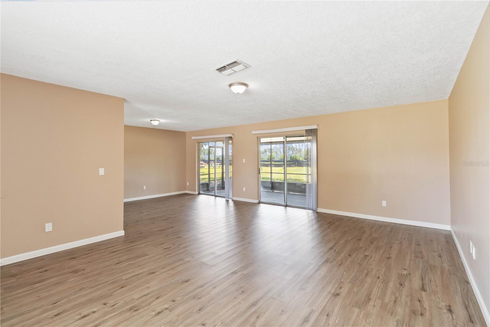 10665 Whitman Cir Property Photo 6