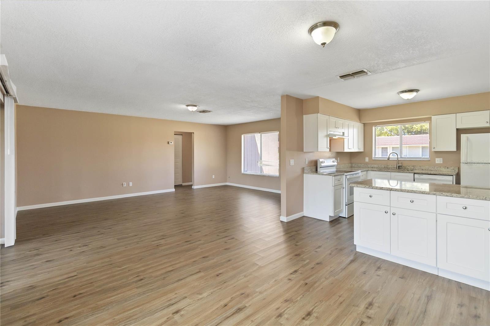 10665 Whitman Cir Property Photo 8