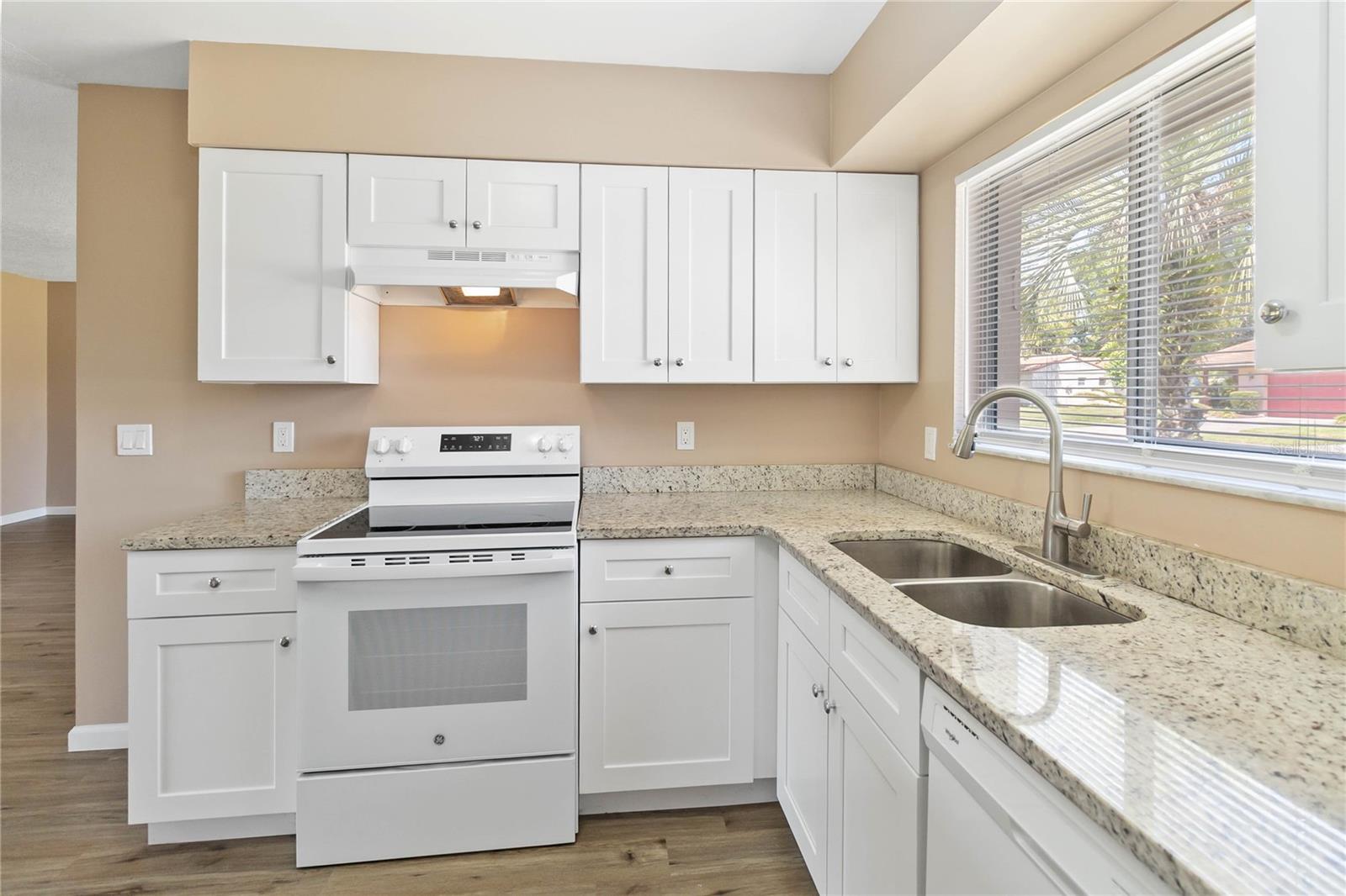 10665 Whitman Cir Property Photo 12