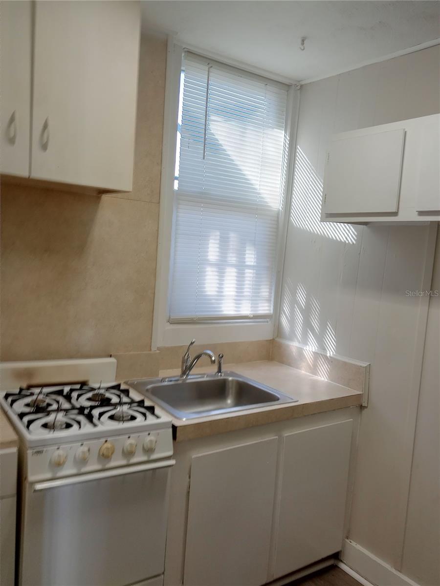 709 Ora St #01 Property Photo 4