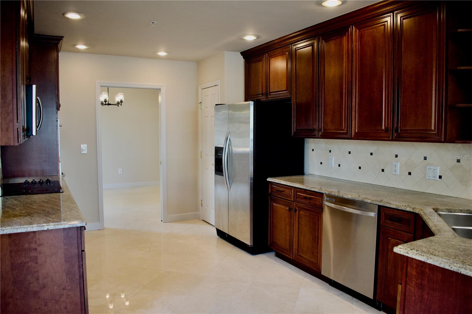 8761 The Esplanade #6 Property Photo 9