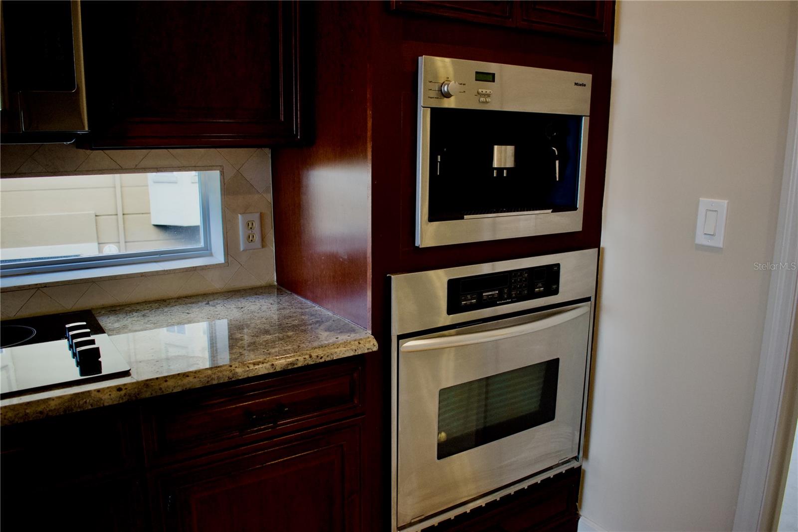 8761 The Esplanade #6 Property Photo 14