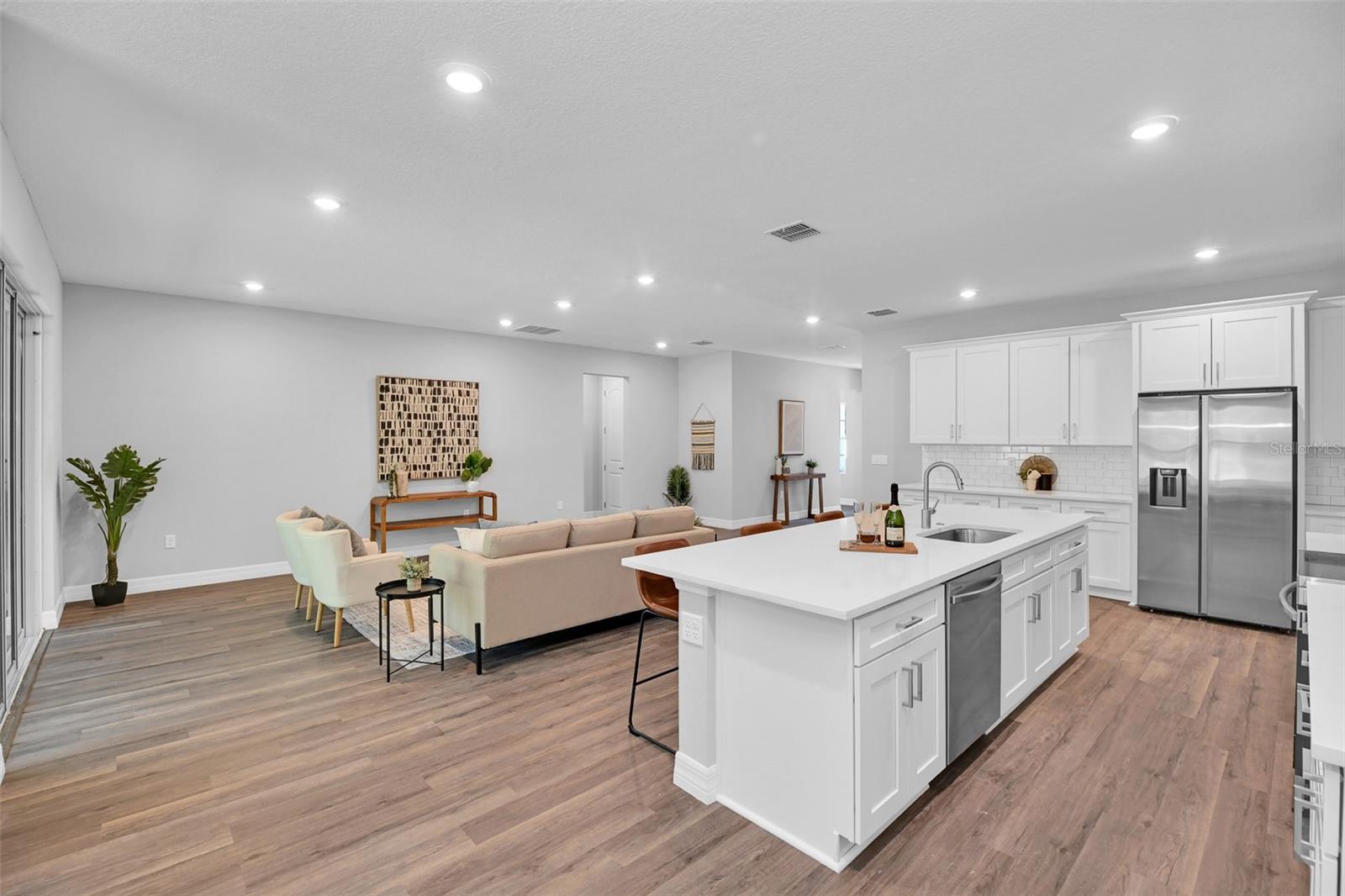 28 Whitewood St Property Photo 4