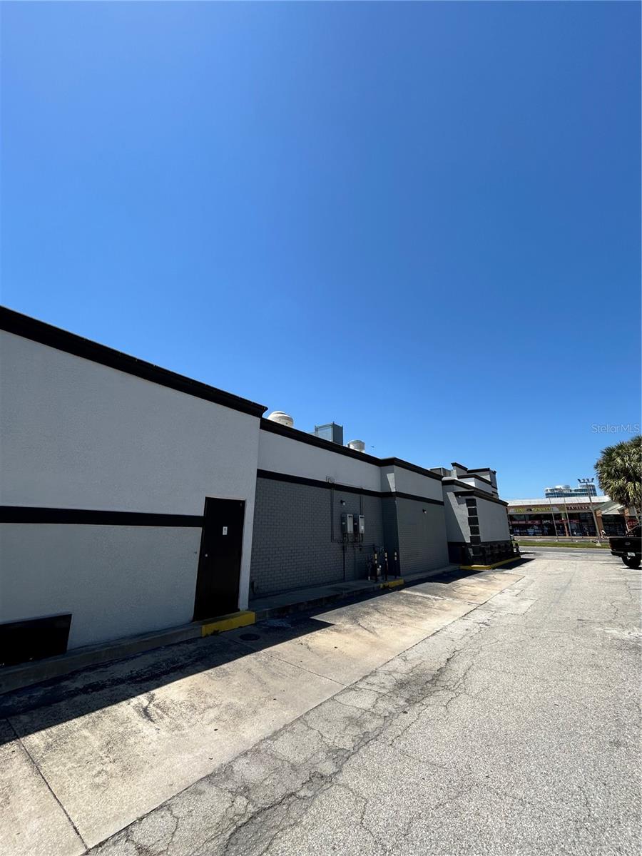 6320 International Dr Property Photo 4