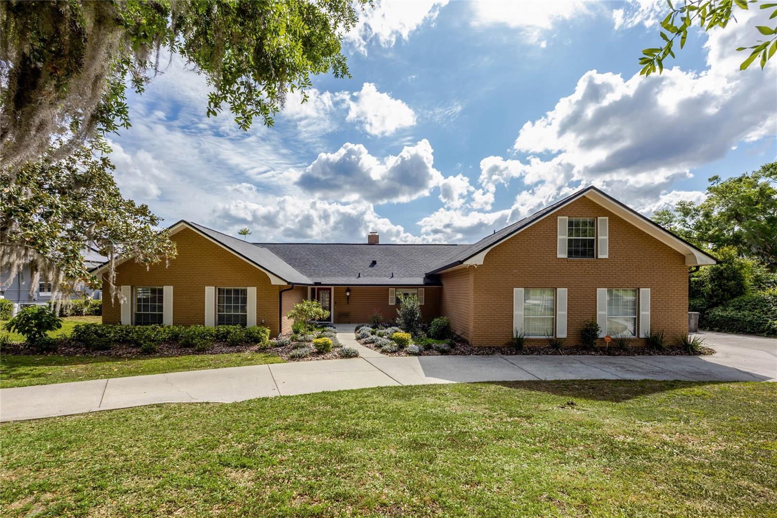 789 Errol Pkwy Property Photo