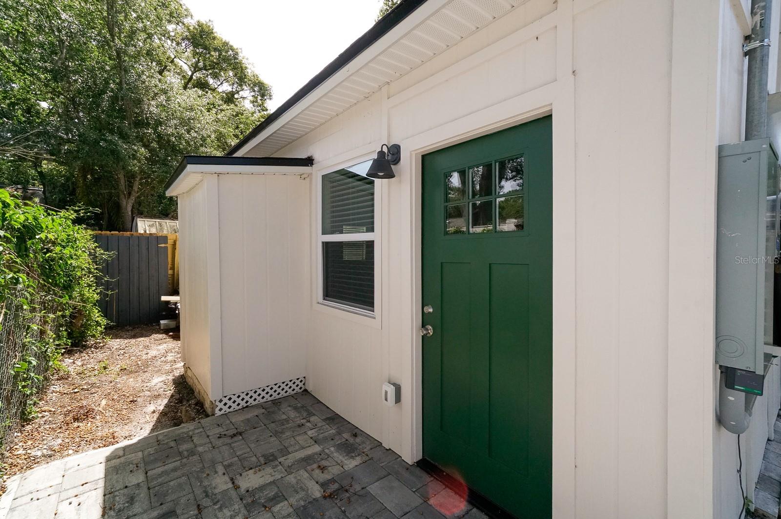 437 N Shine Ave #b Property Photo