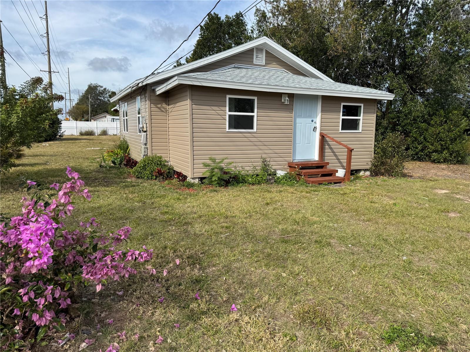620 Oak St Property Photo