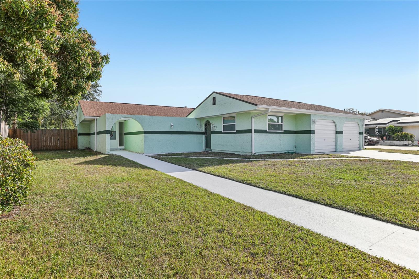 966 Levitt Pkwy Property Photo