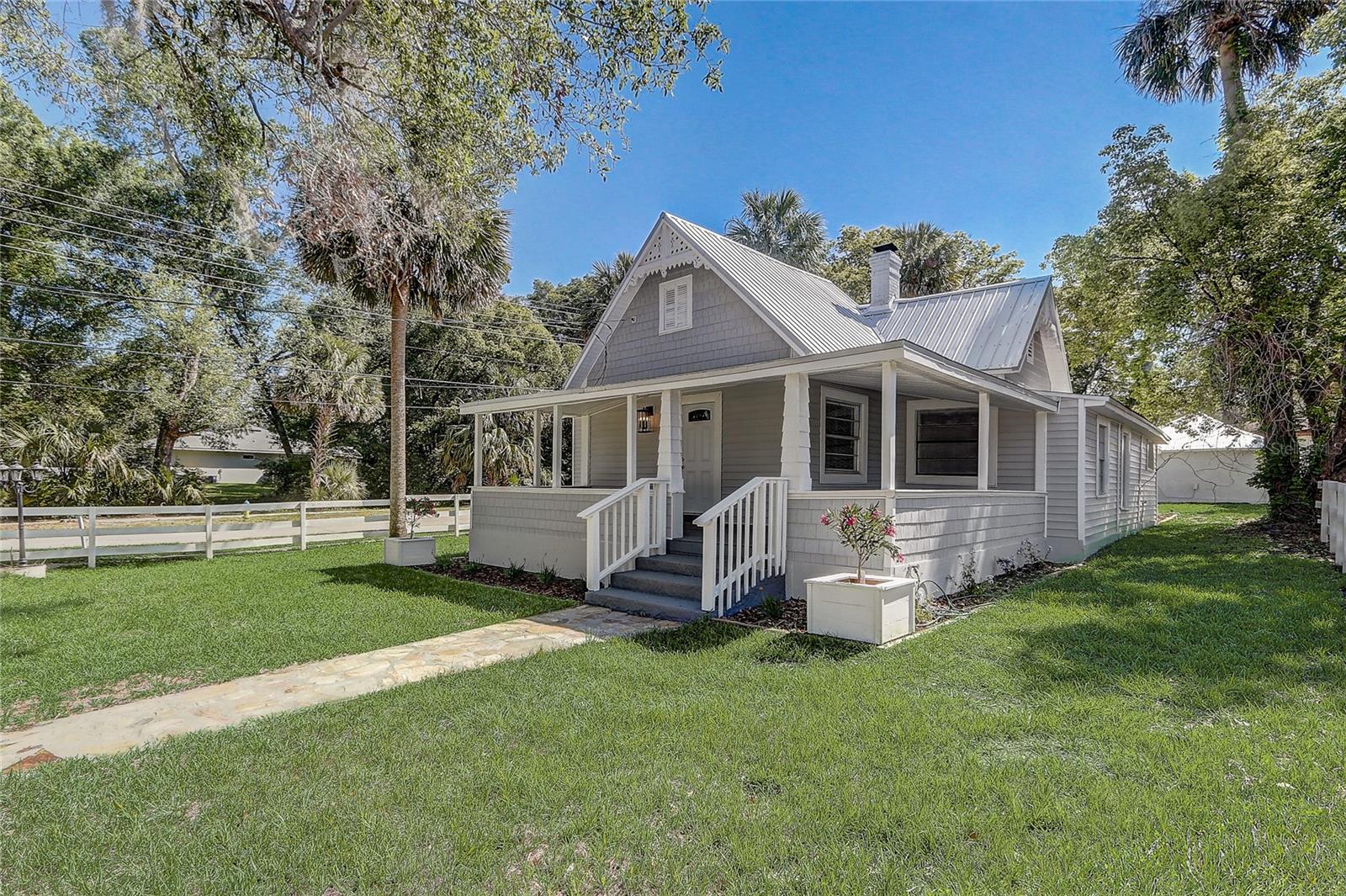 246 N Oak Ave Property Photo