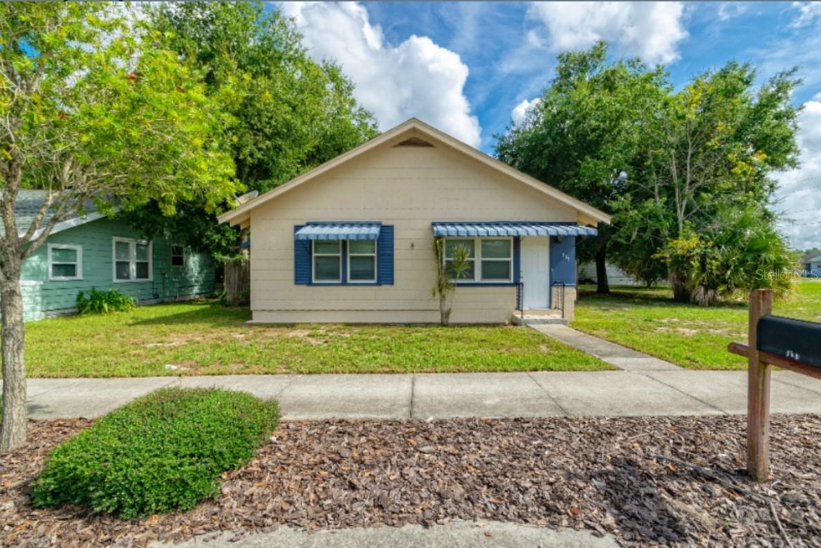 111 E Caroline St Property Photo