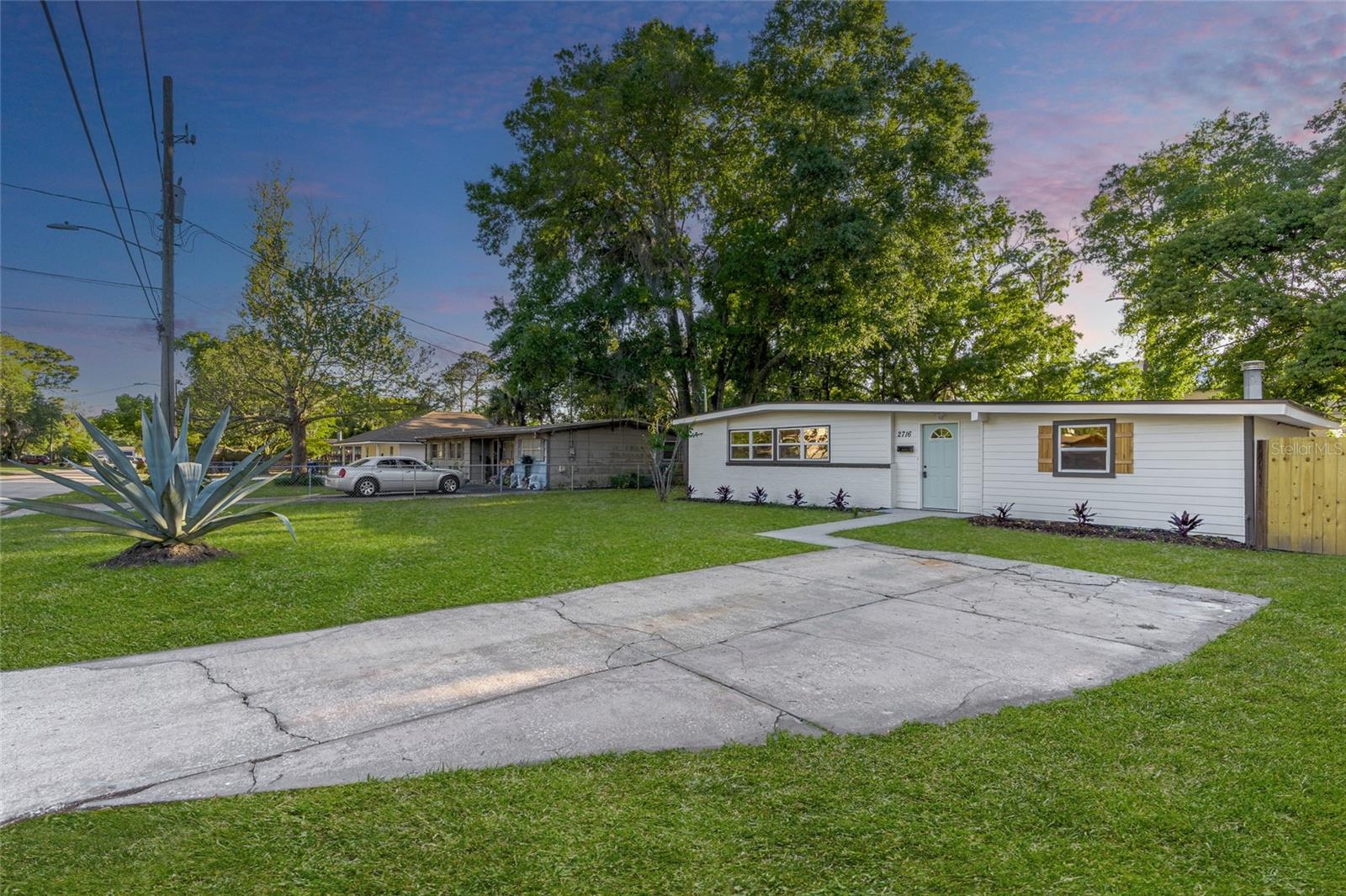 2716 Herrick Dr Property Photo