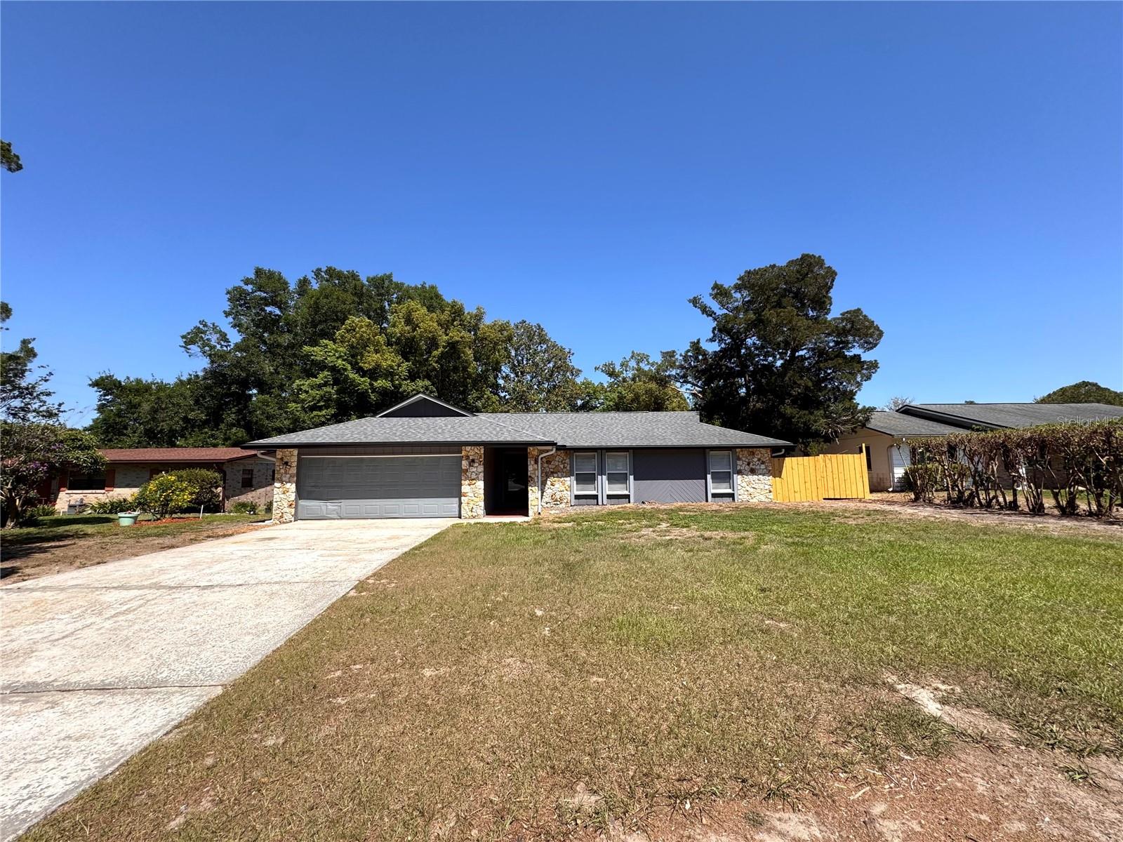 925 Oak Dr Property Photo