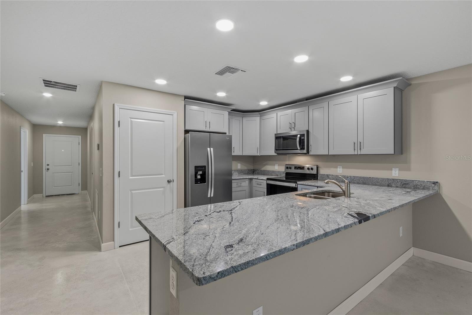925 E Clifford Ave #927 Property Photo