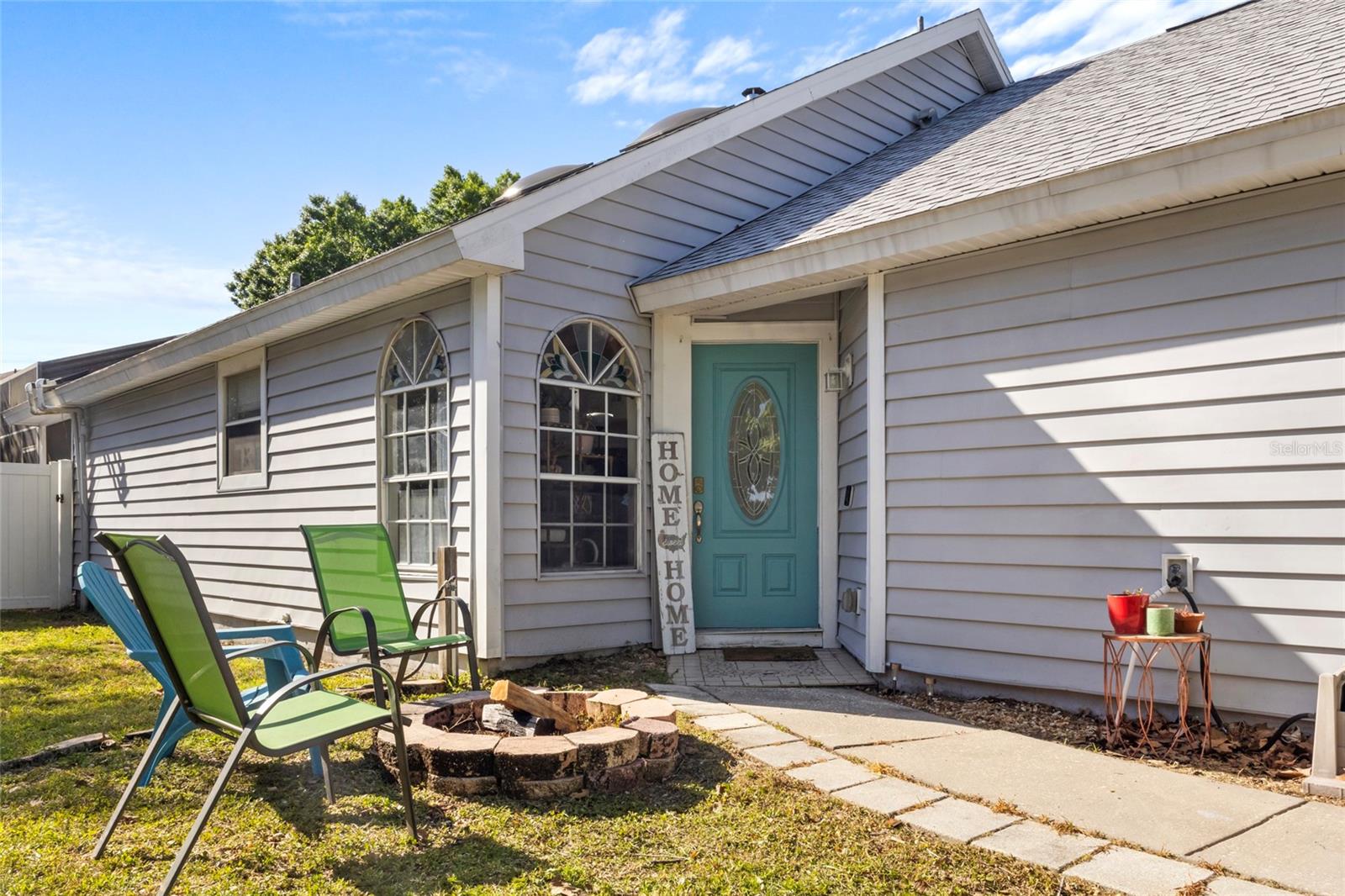 121 Edgewater Cir Property Photo