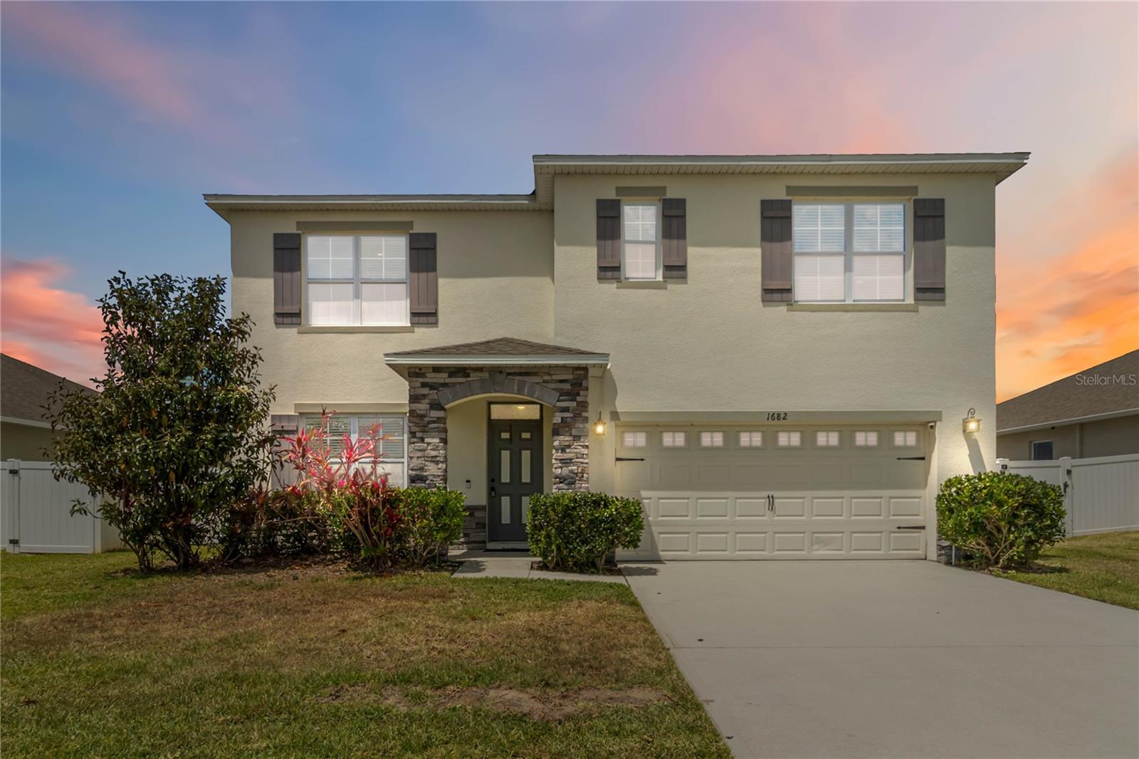 1682 Bay Breeze Dr Property Photo