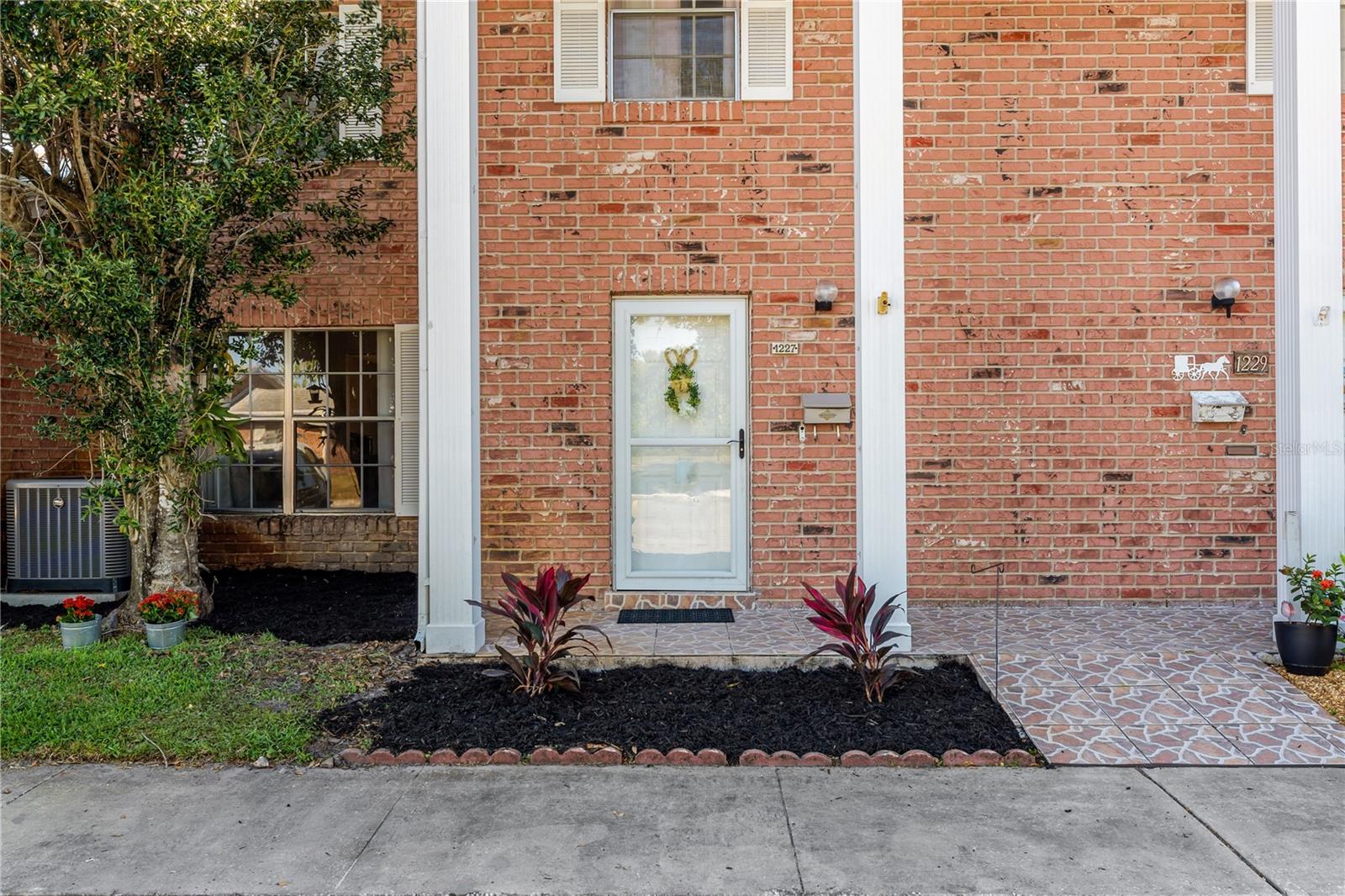 1227 Carriage Ln Property Photo