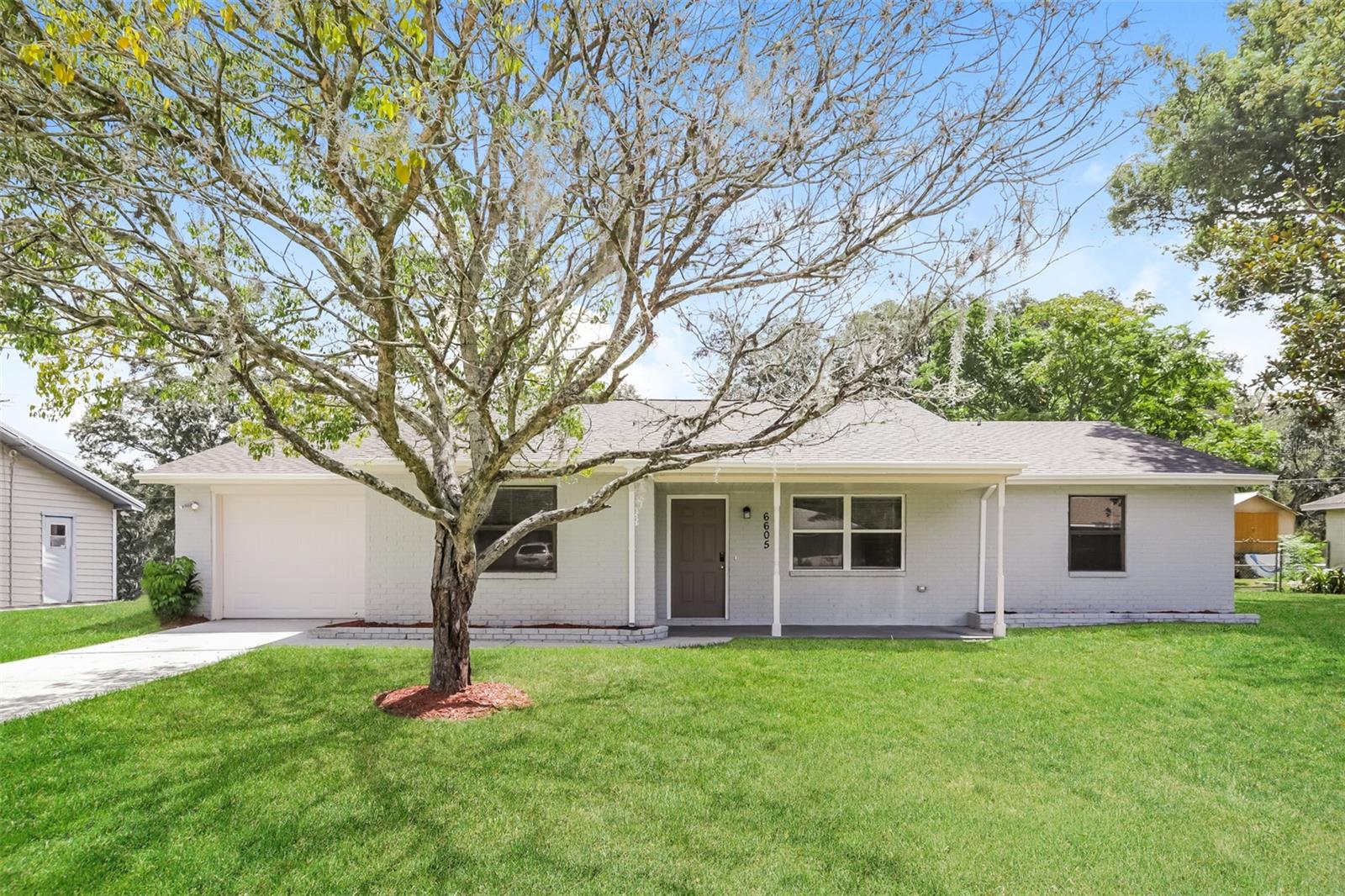 6605 Chippendale Rd Property Photo