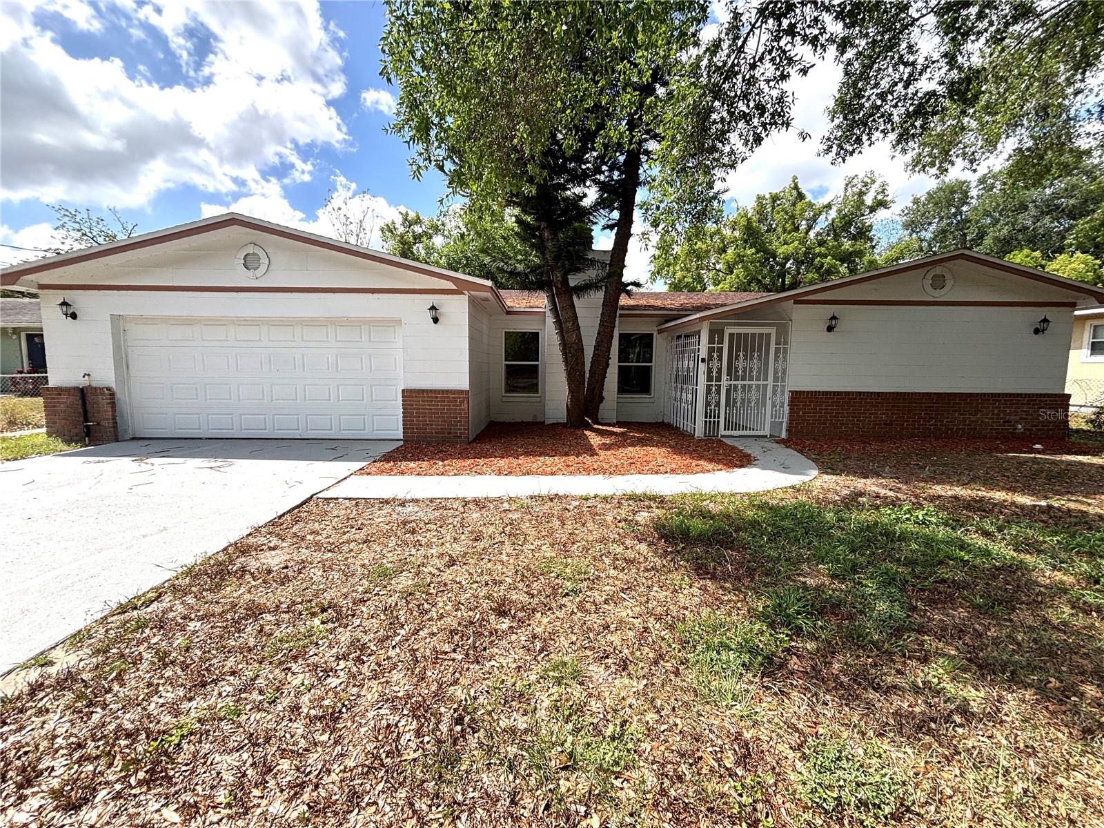 5520 Beggs Rd Property Photo