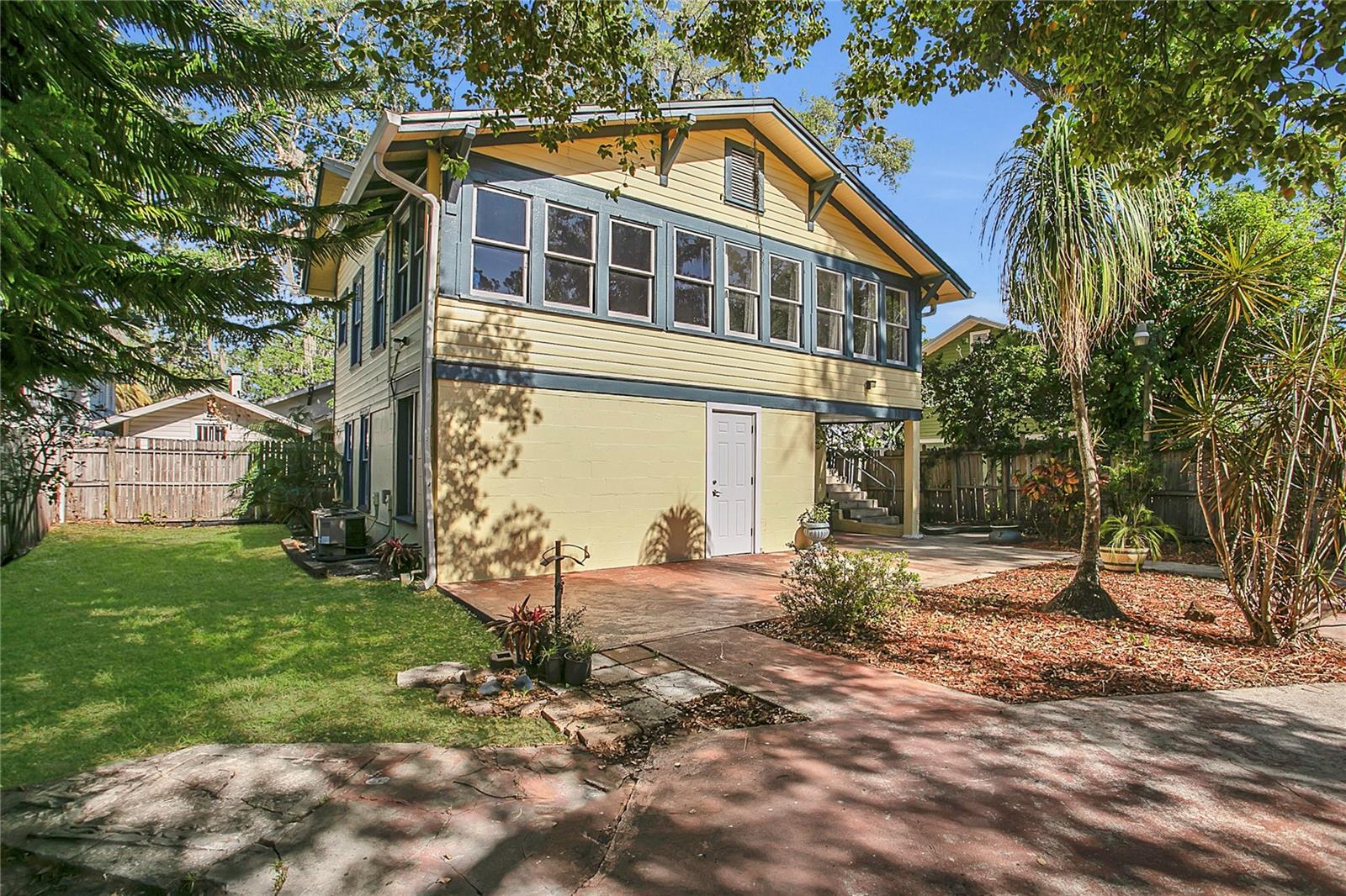 1209 S Myrtle Ave Property Photo