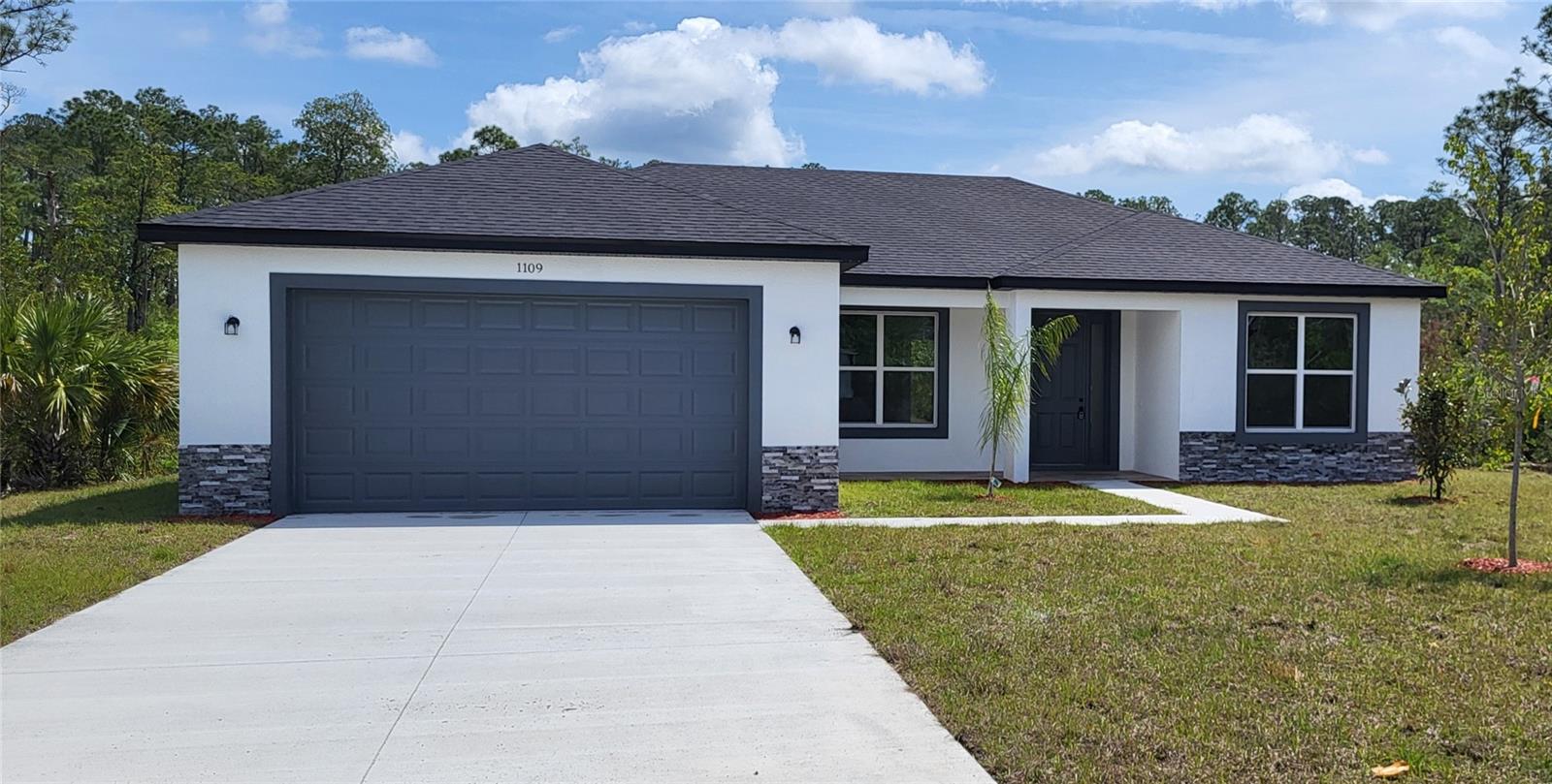 1573 Berrybush St Property Photo