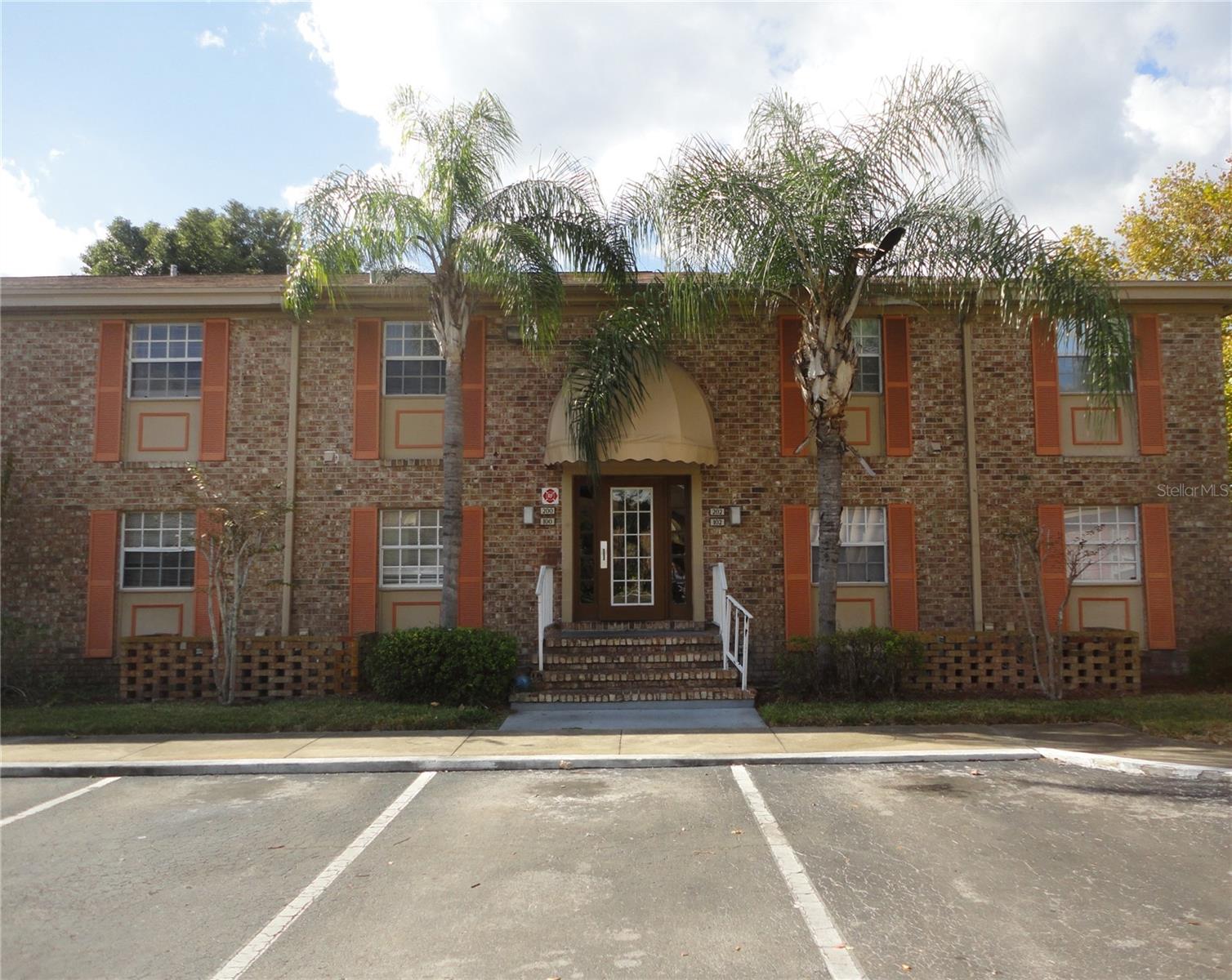 412 Banyon Tree Cir #202 Property Photo