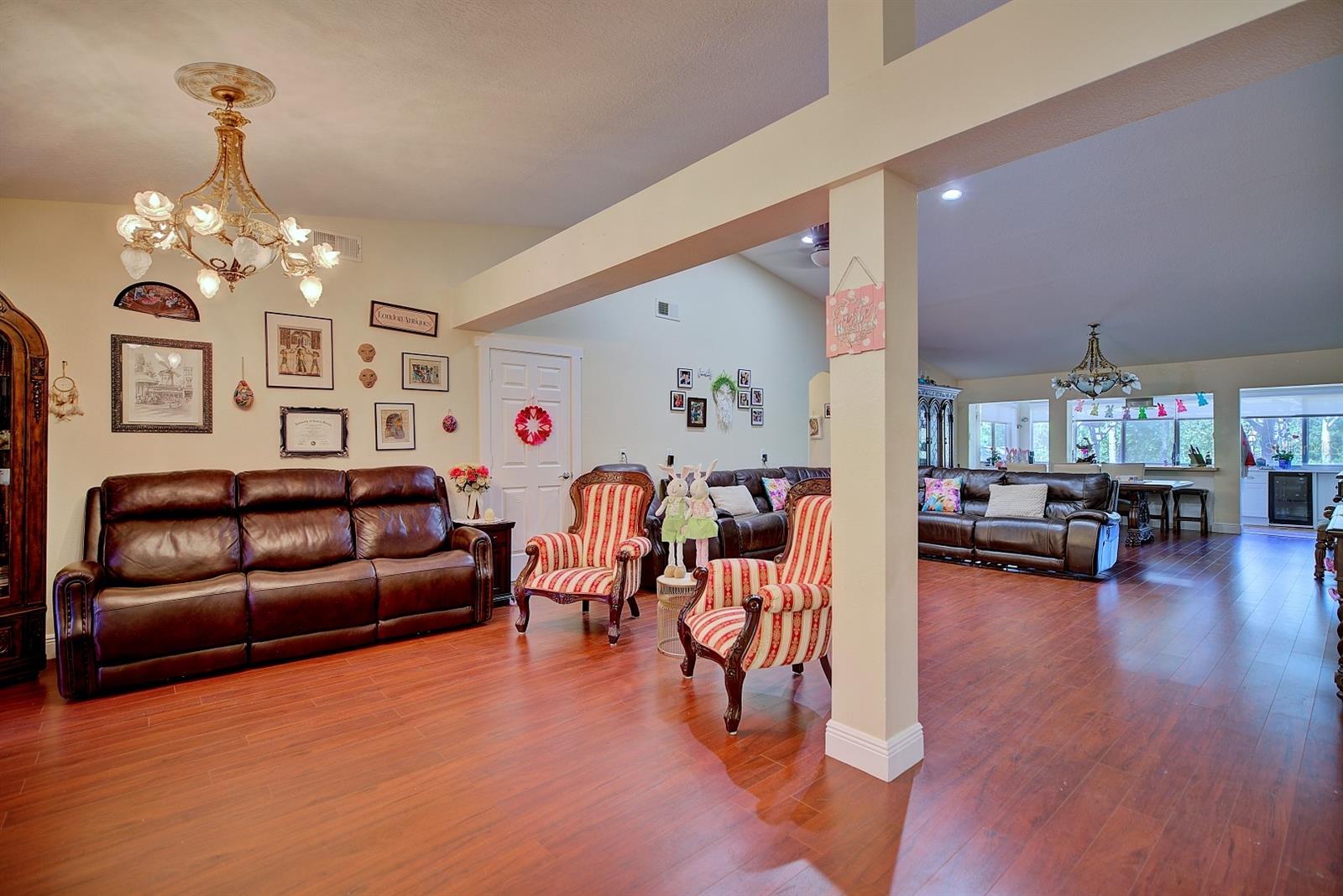 2478 Thacker Trl Property Photo 4