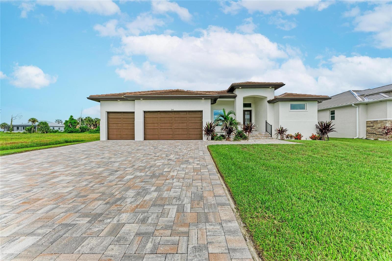 O6302059 Property Photo 2