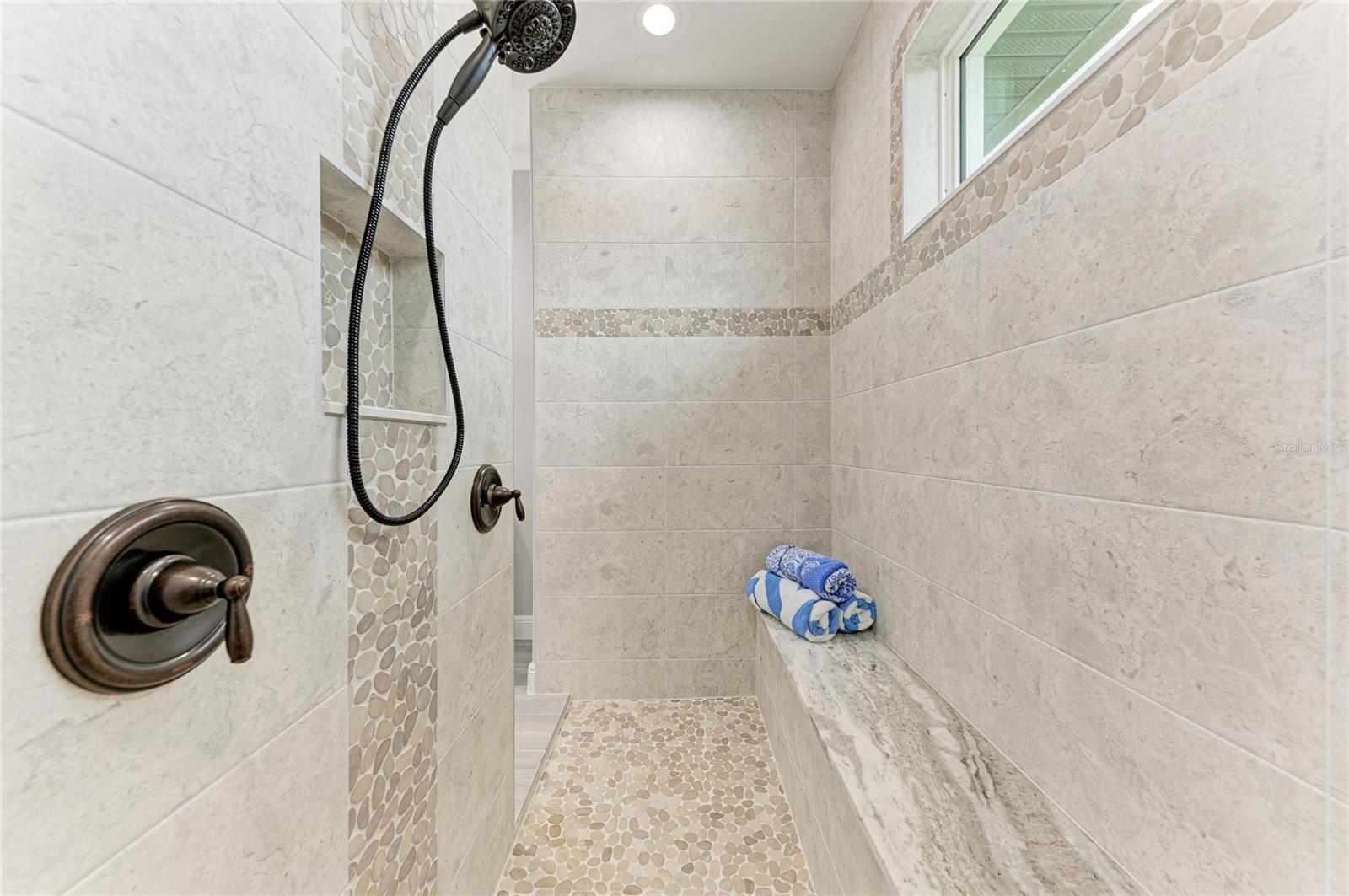O6302059 Property Photo 32