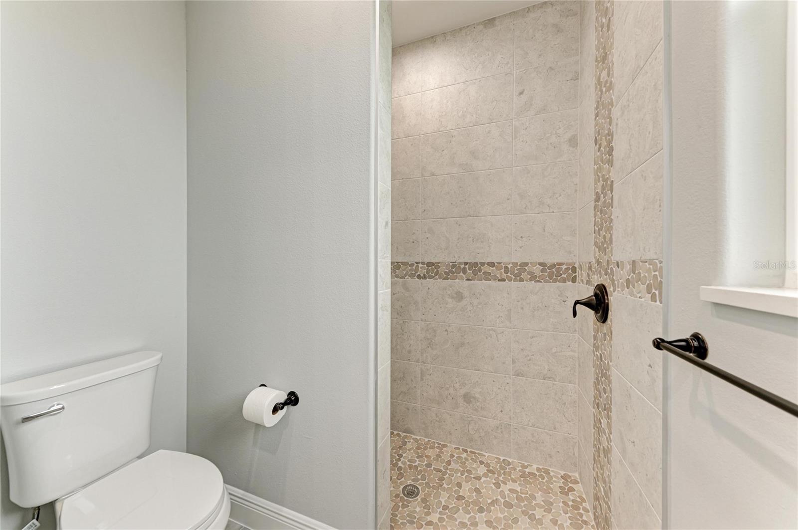 O6302059 Property Photo 40