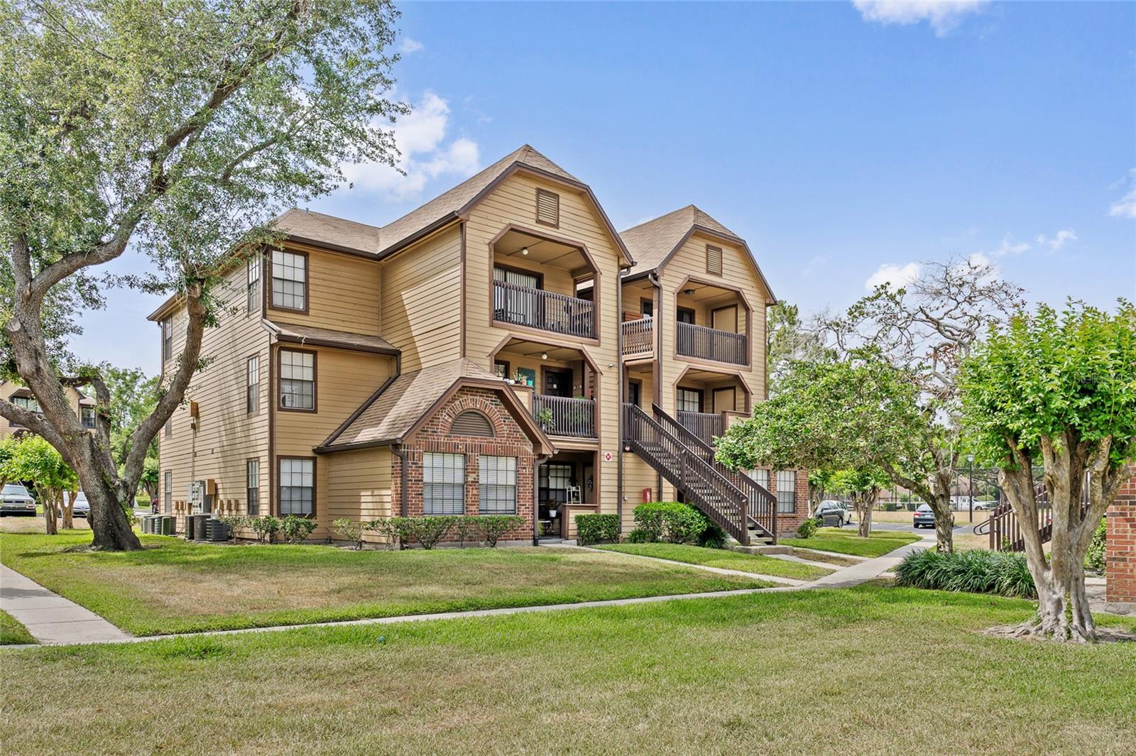 390 Lake Placid Ct #304 Property Photo