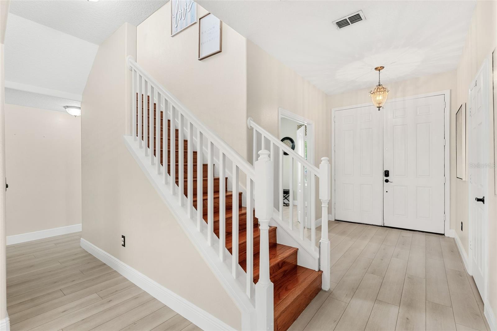 555 Carey Way Property Photo 9