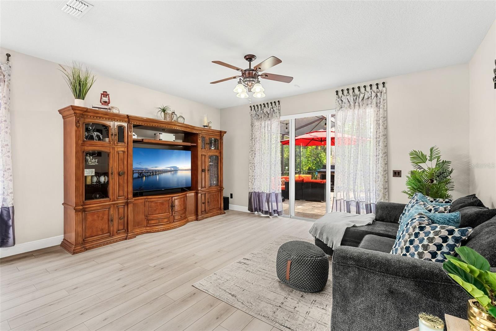 555 Carey Way Property Photo 14