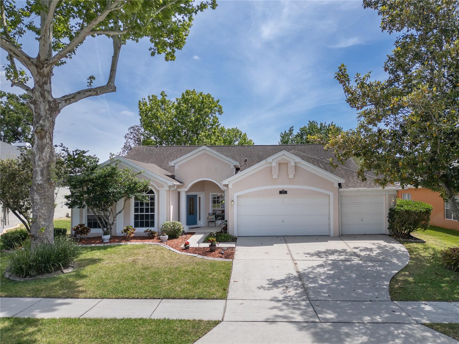 115 Oak Grove Cir Property Photo 1
