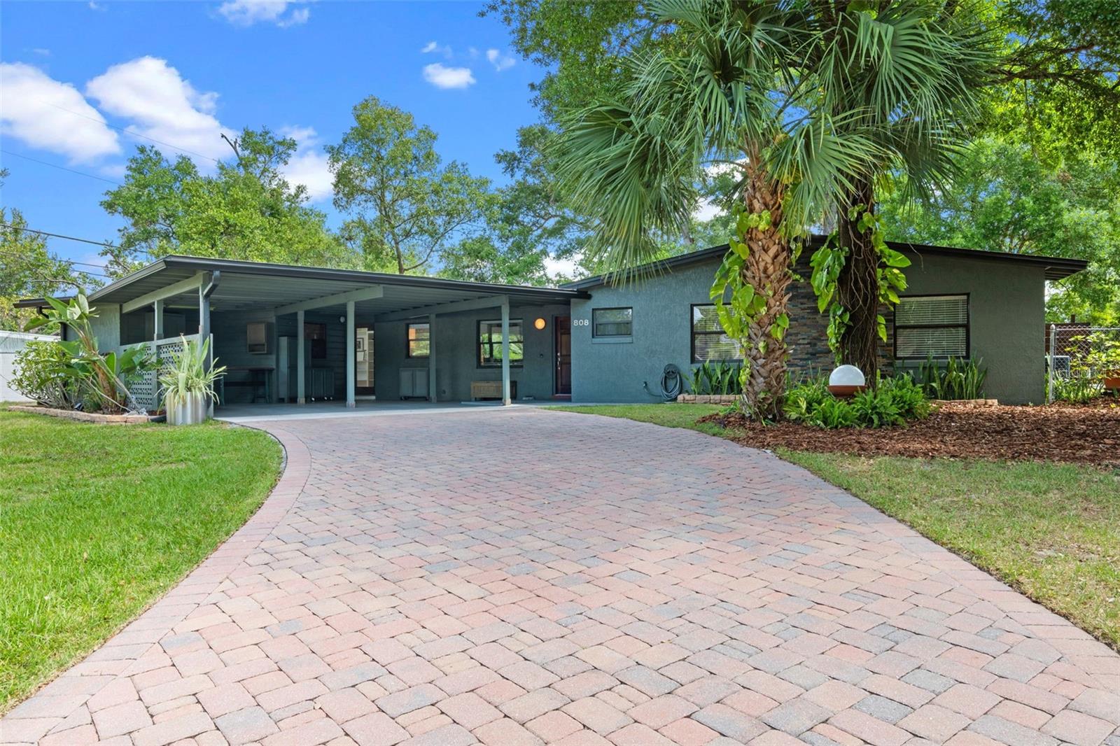 808 Denton Rd Property Photo