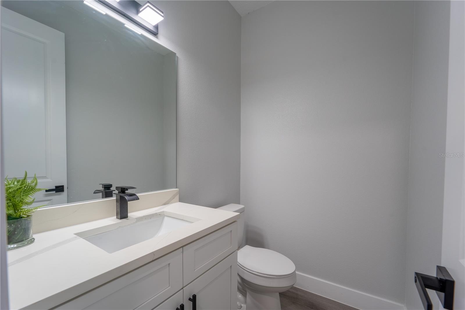 59 W 10th St Property Photo 12