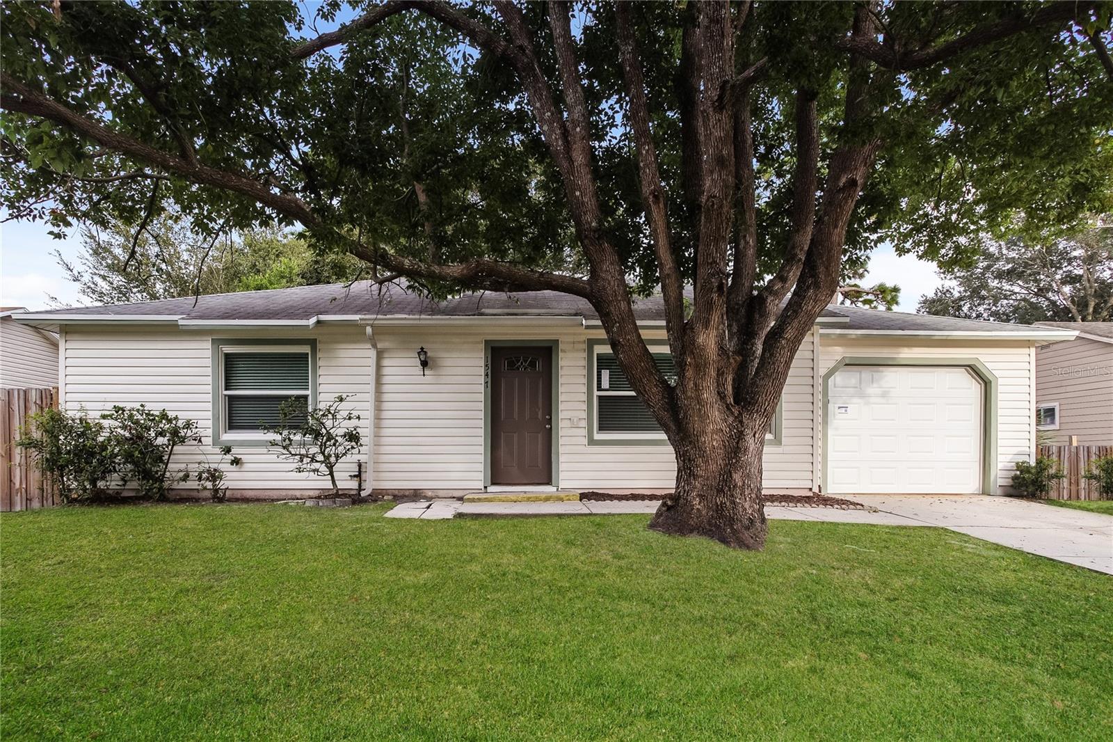 1547 Elmwood Ave Property Photo